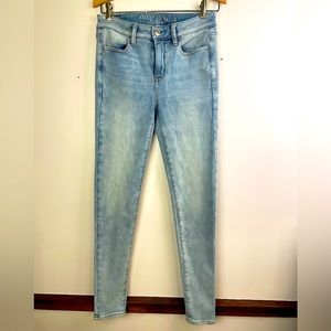 American Eagle Super Stretch Jeggings Size 4 Light Wash Skinny Jeans Mid Rise